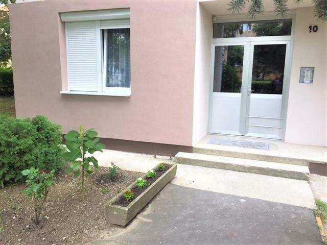 Miracle Apartman Sarvar Apartment Екстериор снимка
